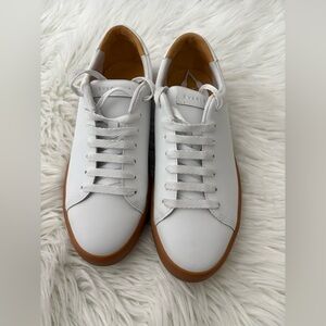 Everlane The ReLeather Tennis Shoe Size 8.5  women’s White / Gum Sole NWOB